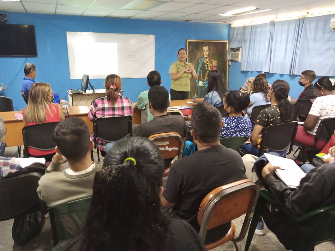 #06Diciembre2022 #Aragua Con el apoyo de <a href="/leoalvacabrera/">Prof. Leonardo Alvarado</a> se realiza Taller de formación: "Herramientas para la atención a niños, niñas y adolescentes en condición  TEA - TDA - TDHA - Dowm", dirigido a Tutores #CBIT de los muni. #Girardot #MBI. Dictado por <a href="/milagro61814816/">milagros paez</a>