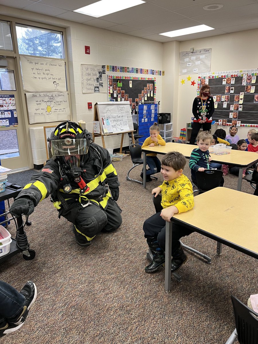 MrsPytlikWCS's tweet photo. Thanks to the Warren Fire Department for sharing Fire Safety with our Lincoln K &amp; 1st!!  #LincolnPrideWCS ⁦ https://t.co/Z4MeUvucW2