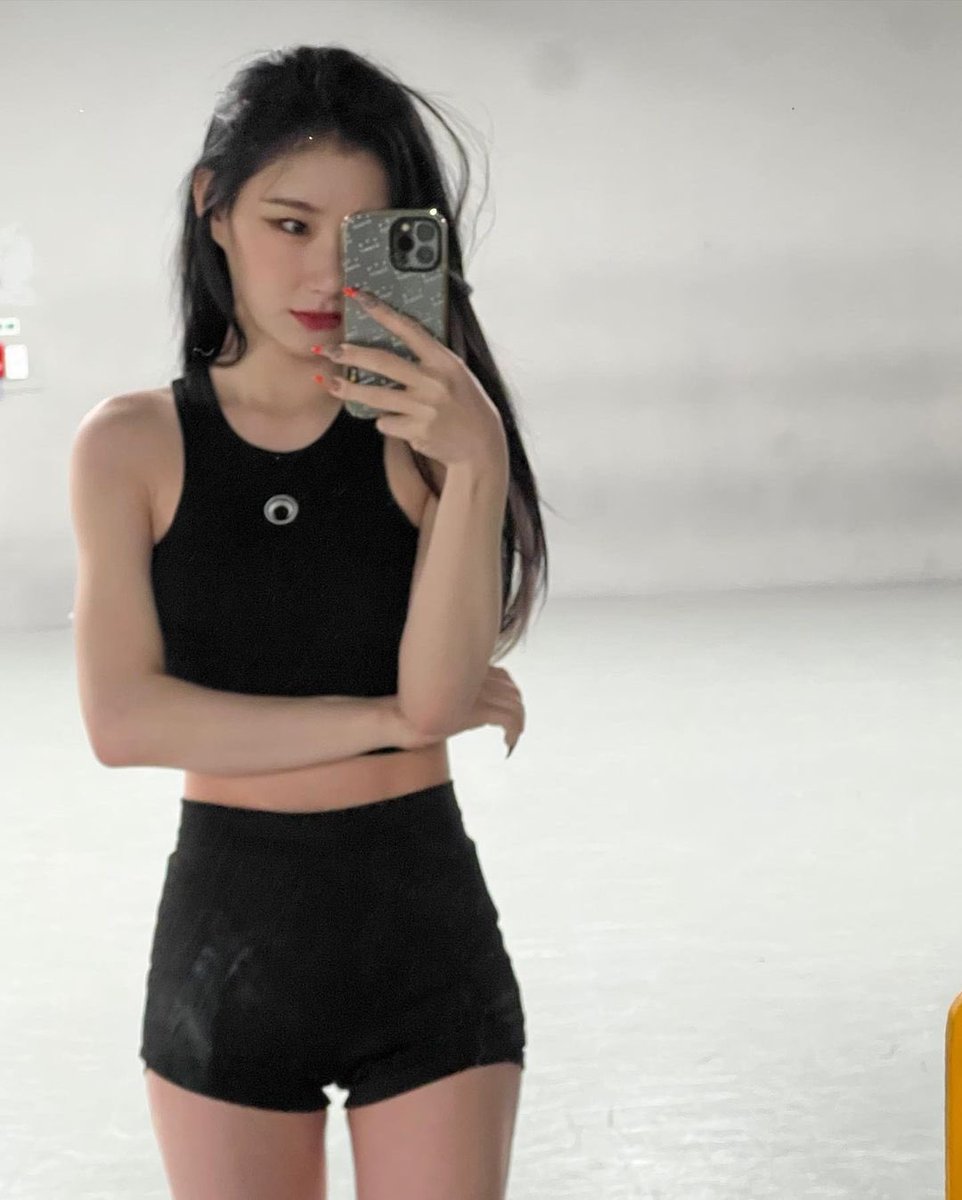 LCR_GLOBAL's tweet photo. 221206 | CHAERYEONG Instagram Update

“meow🐈‍⬛🖤”
📷 https://t.co/JHRYtnnDQi

#CHAERYEONG #있지 #채령 @ITZYofficial https://t.co/6mo3GXksOJ