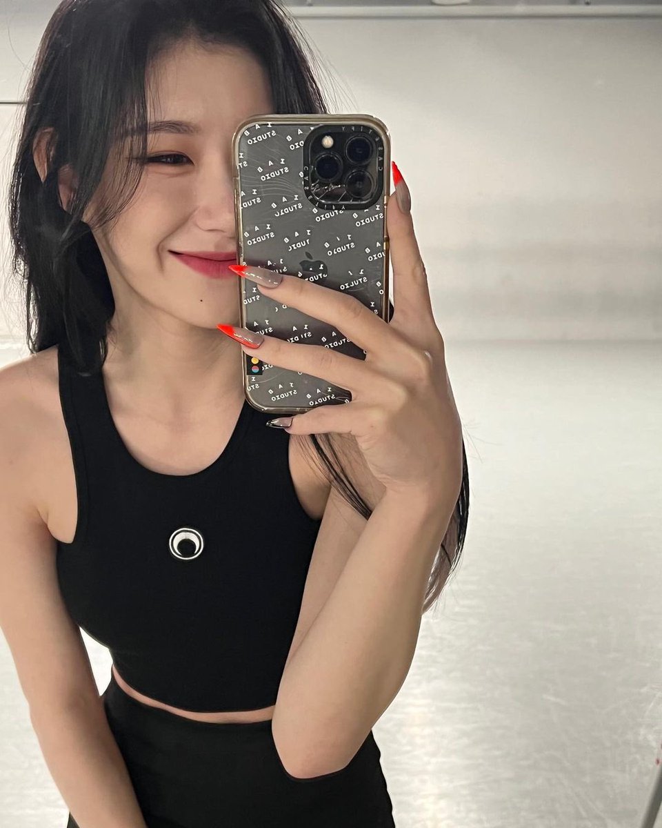 LCR_GLOBAL's tweet photo. 221206 | CHAERYEONG Instagram Update

“meow🐈‍⬛🖤”
📷 https://t.co/JHRYtnnDQi

#CHAERYEONG #있지 #채령 @ITZYofficial https://t.co/6mo3GXksOJ