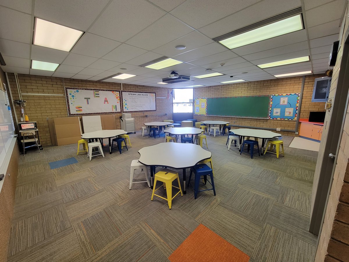 HunterElem's tweet photo. Our STEAM Lab is finally in full force here at Hunter! Between stop motion animation and Hour of Code, we are quickly finding a use for this unique space. 
#STEAMRoom #STEMeducation #STEMkids #huecameras https://t.co/oGujHouRTy