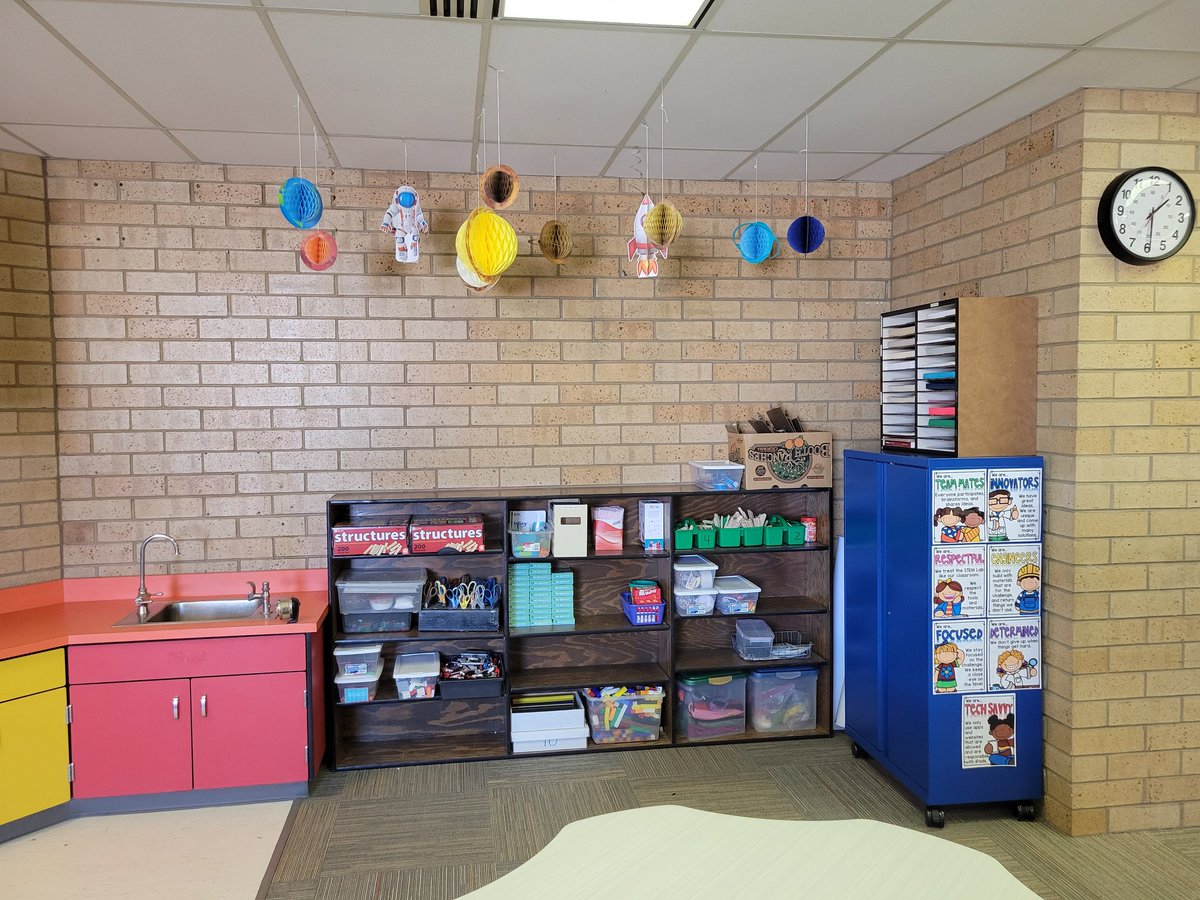 HunterElem's tweet photo. Our STEAM Lab is finally in full force here at Hunter! Between stop motion animation and Hour of Code, we are quickly finding a use for this unique space. 
#STEAMRoom #STEMeducation #STEMkids #huecameras https://t.co/oGujHouRTy