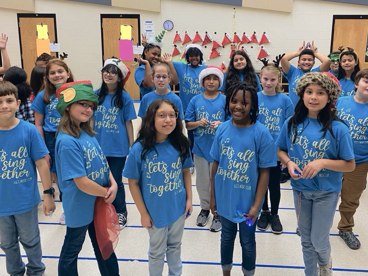 HESHippos's tweet photo. 5th graders in Music Club spent the afternoon and evening with the middle school and high school choirs. They ended the day with a fabulous performance at the district’s second annual Winterfest! ❄️🎶🎄 https://t.co/RLmuNFNeoL