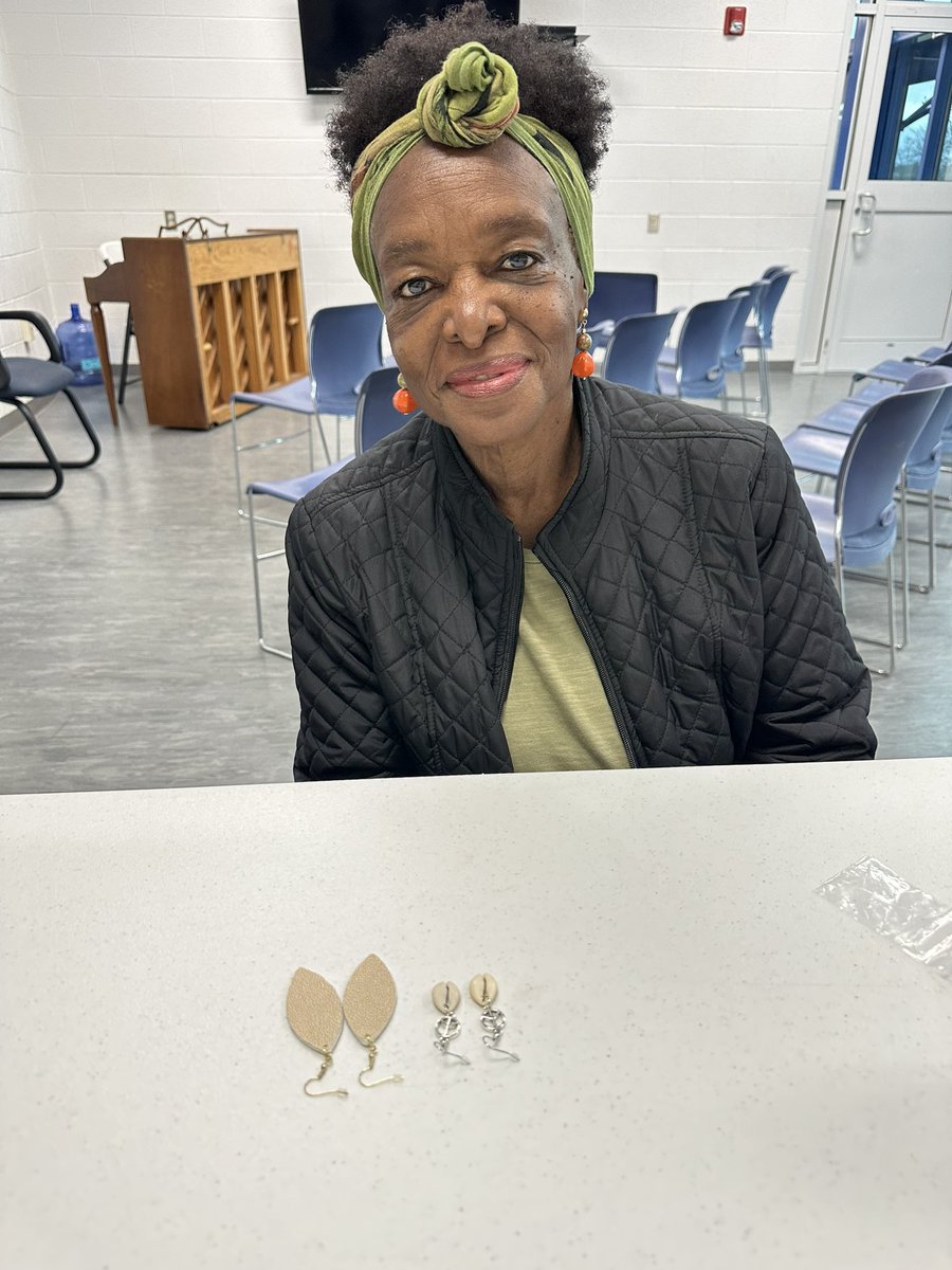 AccentedGlory's tweet photo. About This Pass Weekend…My #AccessoryMakingClass was AMAZING! Folks got a chance to make TWO pair of earrings. The #PeaceSign #CowrieEarrings advertised & #FauxLeather #HolidayEarrings was surprise.
#cowrieshellaccessories #cowrieshell
#intentionaljewelry #jewelrymakingclass https://t.co/O9GPnEQo07