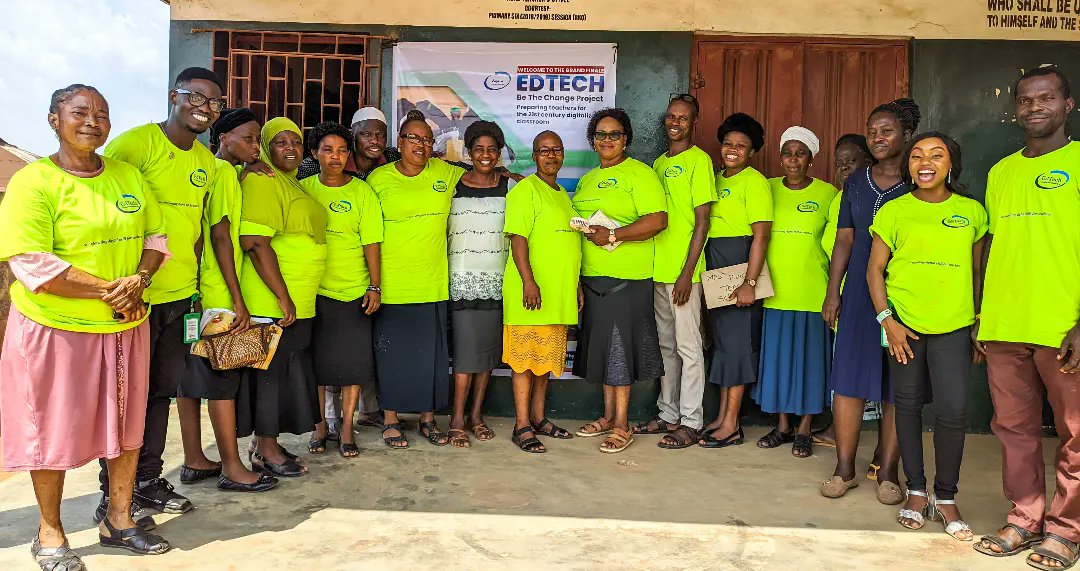 Comr_AdamsKing's tweet photo. Children learn better when they have qualified and highly effective teachers.

Second picture.. It feels great to see EdTech vest on Snr Coach Courage Agbeti, Leadership and Development Manager @Teach4Nigeria 🤗💃 https://t.co/mvmjjsMbnQ