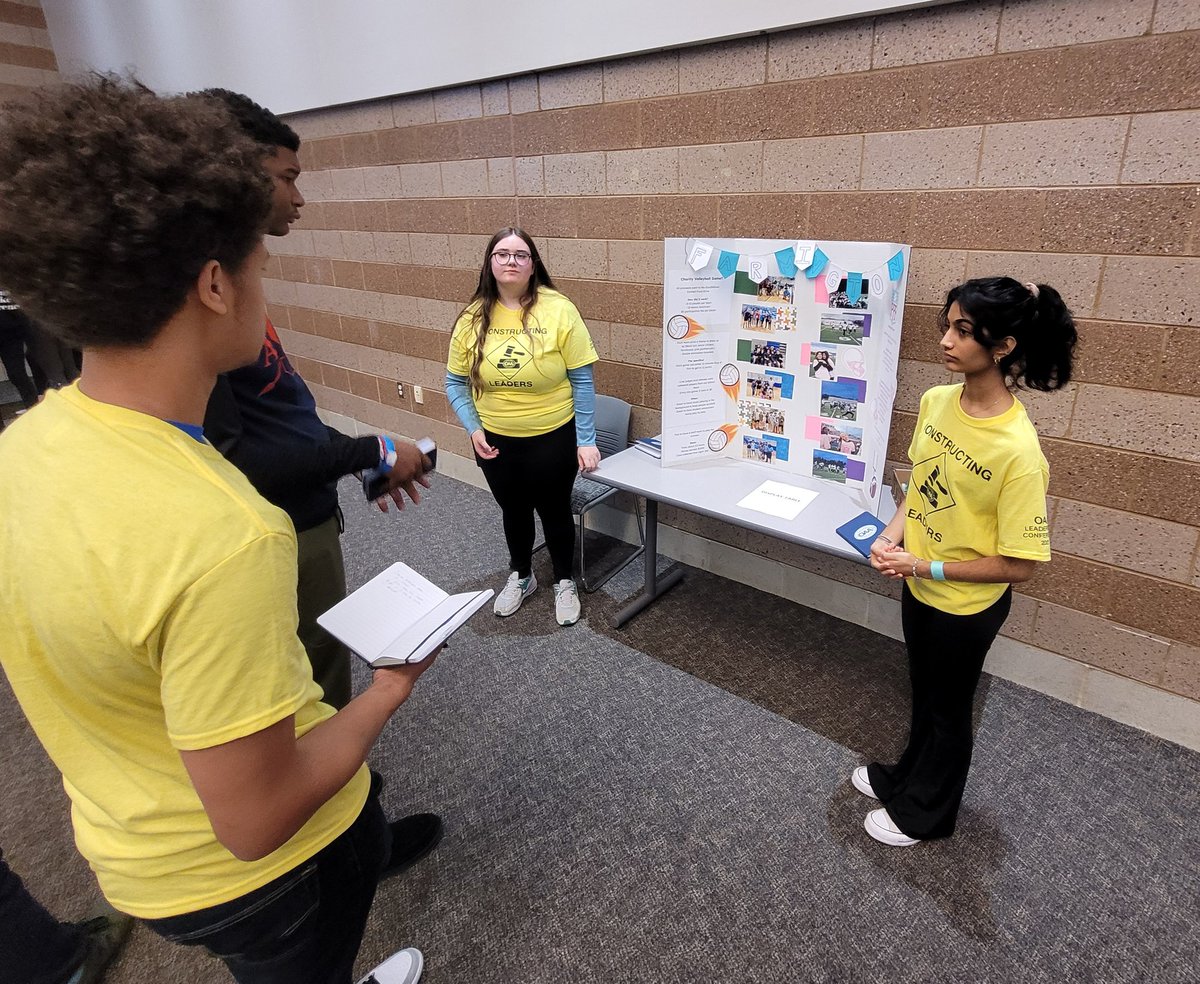 OAALeadership1's tweet photo. Our schools sharing innovative programming! #ConstructingLeaders https://t.co/VOORGzUZxd