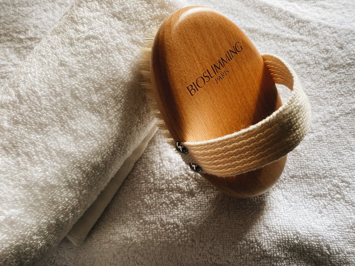 BIOSLIMMING's tweet image. Upgrade your experience with a @Bioslimming Dry Brush Exfoliation (client will take home the Bioslimming Dry Brush) A dry body brush exfoliation removes old cells, preparing the skin for the Bioslimming treatment. #drybrushing #drybrush #bioslimming #dayspa #spatreatment #spa