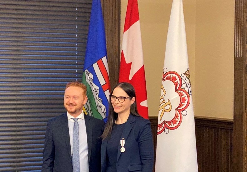 cspyyc's tweet photo. Last Friday, CSP's @maragrunau received the Queen Elizabeth II Platinum Jubilee Medal for advocacy work in suicide prevention and significant contributions to Alberta's action plan for youth suicide prevention. She was nominated by @ABChildServices. https://t.co/QXIdPsVZYh https://t.co/9SZO6IFR3v