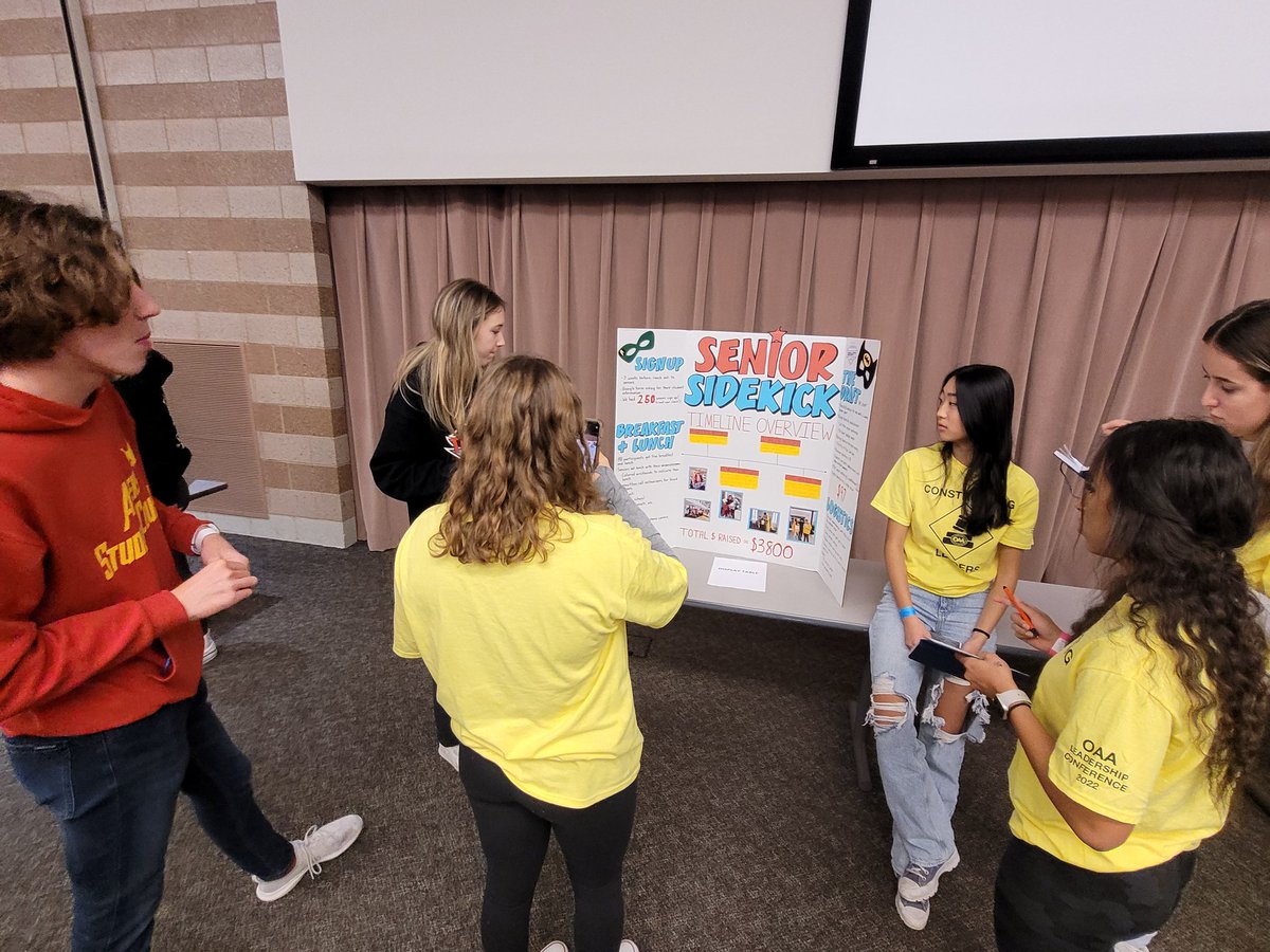 OAALeadership1's tweet photo. Our schools inspiring each other with how we impact our student body! #ConstructingLeaders https://t.co/0y8xIOBLuk