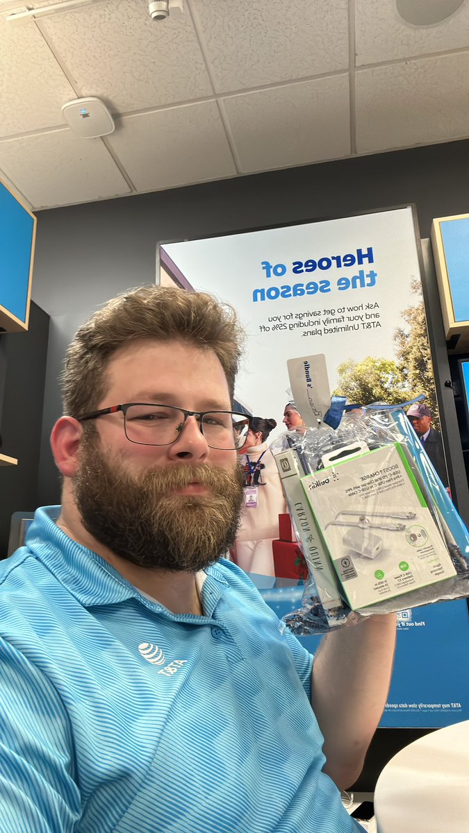 Staying charged up and protected with my favorite bundle of accessories!!! @southburyatt <a href="/ChrisAcerra/">Chris Acerra</a> @HenselCarreiro <a href="/TheRealOurNE/">#OurNE</a> <a href="/emilywiper/">Emily Wiper</a> @AndradeTattiany <a href="/firas_smadi/">Firas Smadi</a> #OurNE #StockUp