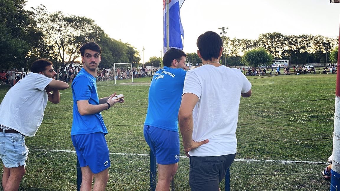 Así como todos los fin de semana los chicos del baby acompañan a la primera división...
Hoy jugadores del primer equipo tricolor, antes de su entrenamiento, fueron a apoyar a los más chicos!
#FamiliaTricolor #NacionalFlorida
