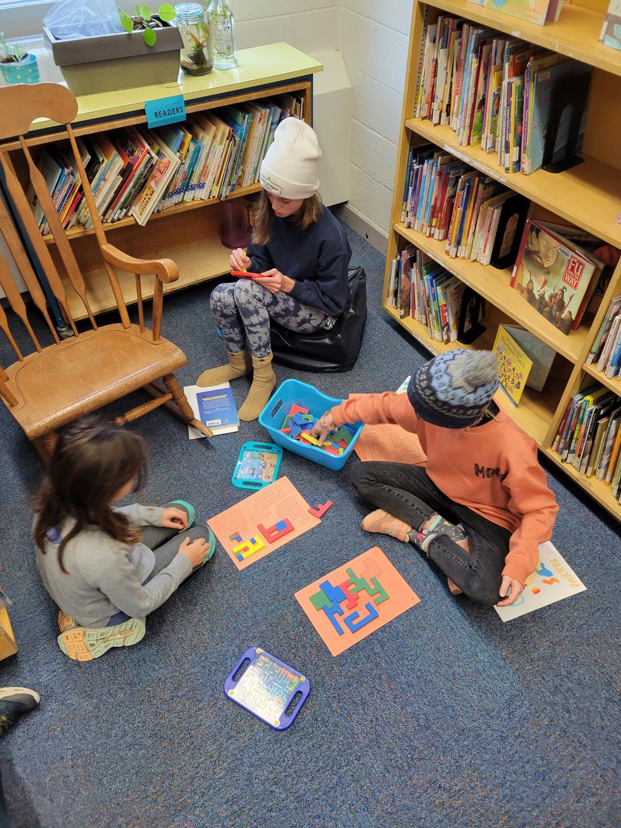 ClintonStreetPS's tweet photo. Self - directed student engagement within the walls of the Clinton Den (AKA school library). In addition to expanding their reading selections, students made great use of Our Little Library of Things! https://t.co/7NpTh4V17t