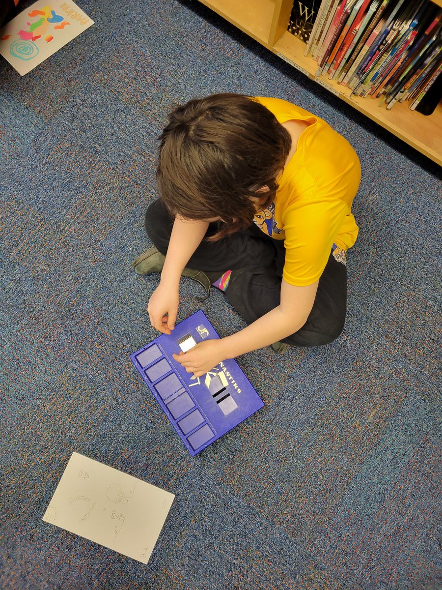 ClintonStreetPS's tweet photo. Self - directed student engagement within the walls of the Clinton Den (AKA school library). In addition to expanding their reading selections, students made great use of Our Little Library of Things! https://t.co/7NpTh4V17t