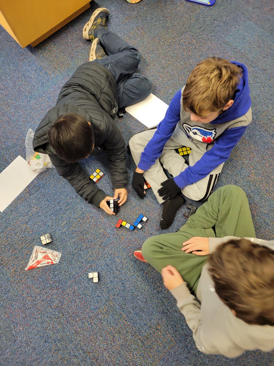 ClintonStreetPS's tweet photo. Self - directed student engagement within the walls of the Clinton Den (AKA school library). In addition to expanding their reading selections, students made great use of Our Little Library of Things! https://t.co/7NpTh4V17t