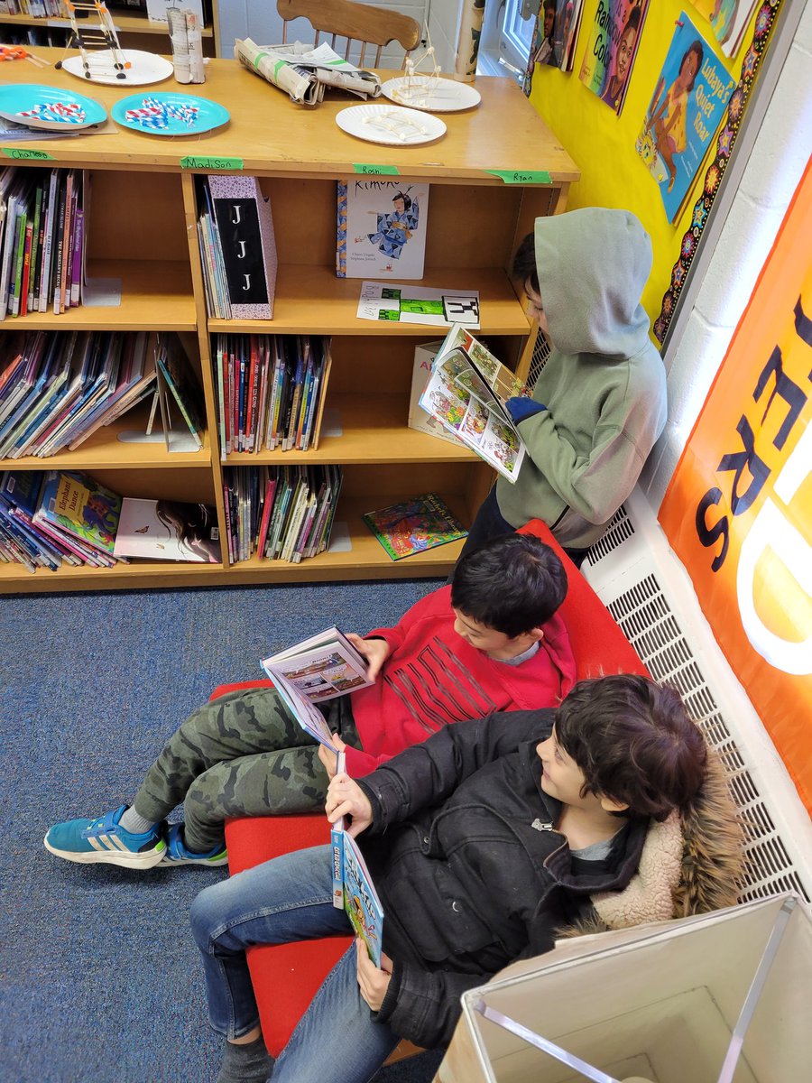 ClintonStreetPS's tweet photo. Self - directed student engagement within the walls of the Clinton Den (AKA school library). In addition to expanding their reading selections, students made great use of Our Little Library of Things! https://t.co/7NpTh4V17t