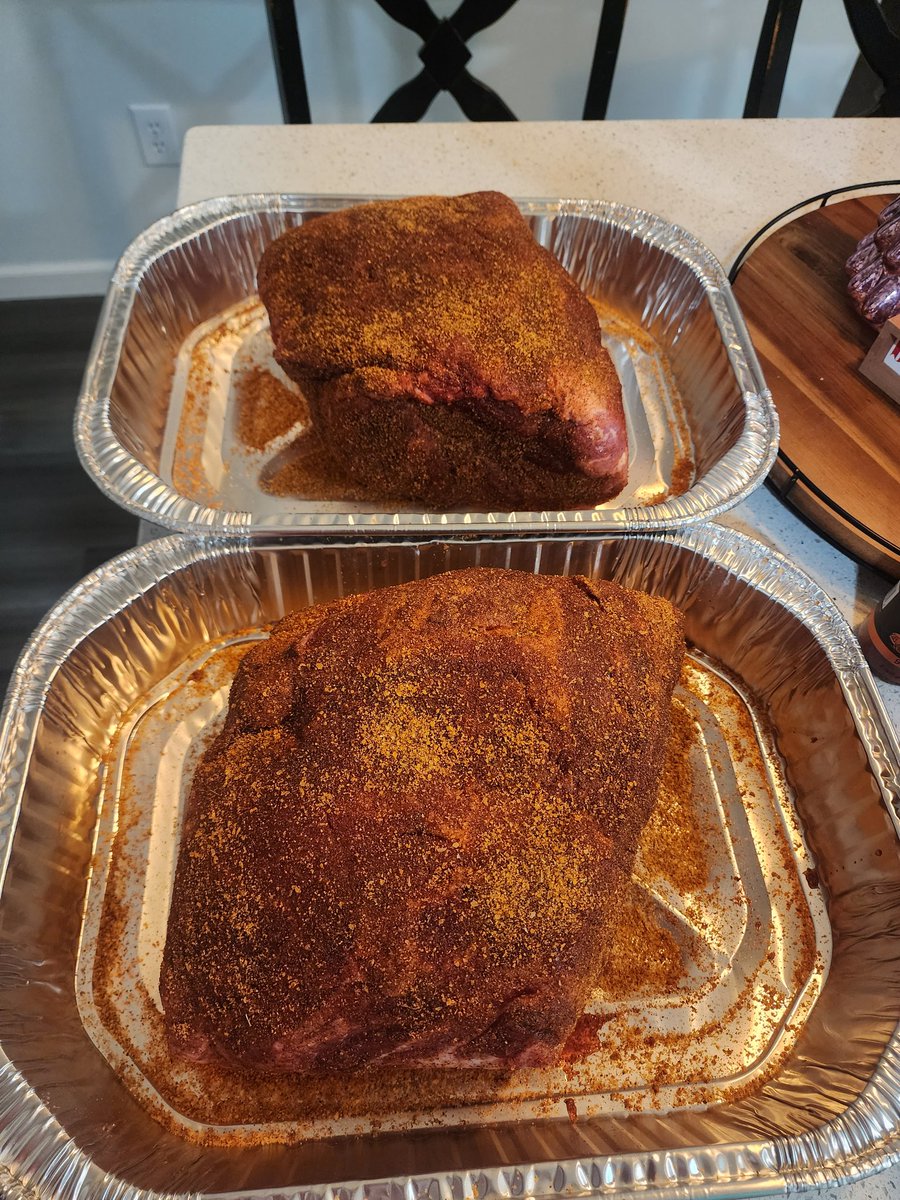 MikeLind_HD's tweet photo. All seasoned up and ready for the smoker when I get home at 6am https://t.co/psxVwRRKcO