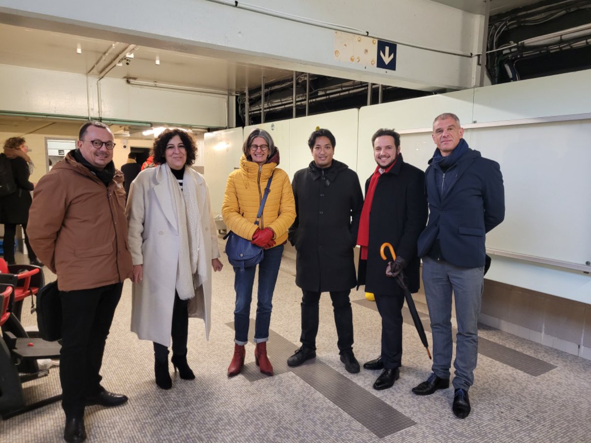 AzzazNadege's tweet photo. Ce matin, avec @belhomme92 au stade nautique #Châtillon #Malakoff pour une visite de site avec les groupements d’architectes retenus pour concourir à la reconstruction d’un équipement qui a tant marqué nos 2 villess. Enthousiasme pour un beau projet structurant et innovant! https://t.co/bccjS0SDGj