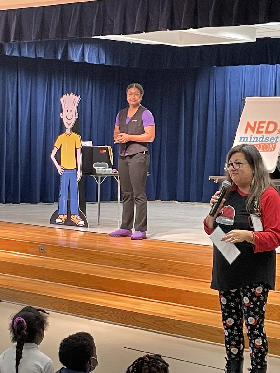 MahanayStars's tweet photo. We had the NED Show at Mahanay on Friday! NED talked about the Power of YET and staying positive with a growth mindset! Yo-yos will be sold until Tuesday the 13th! #LetsFly2223 @STAARCounselor @AliefCounseling https://t.co/ugd9363oZc