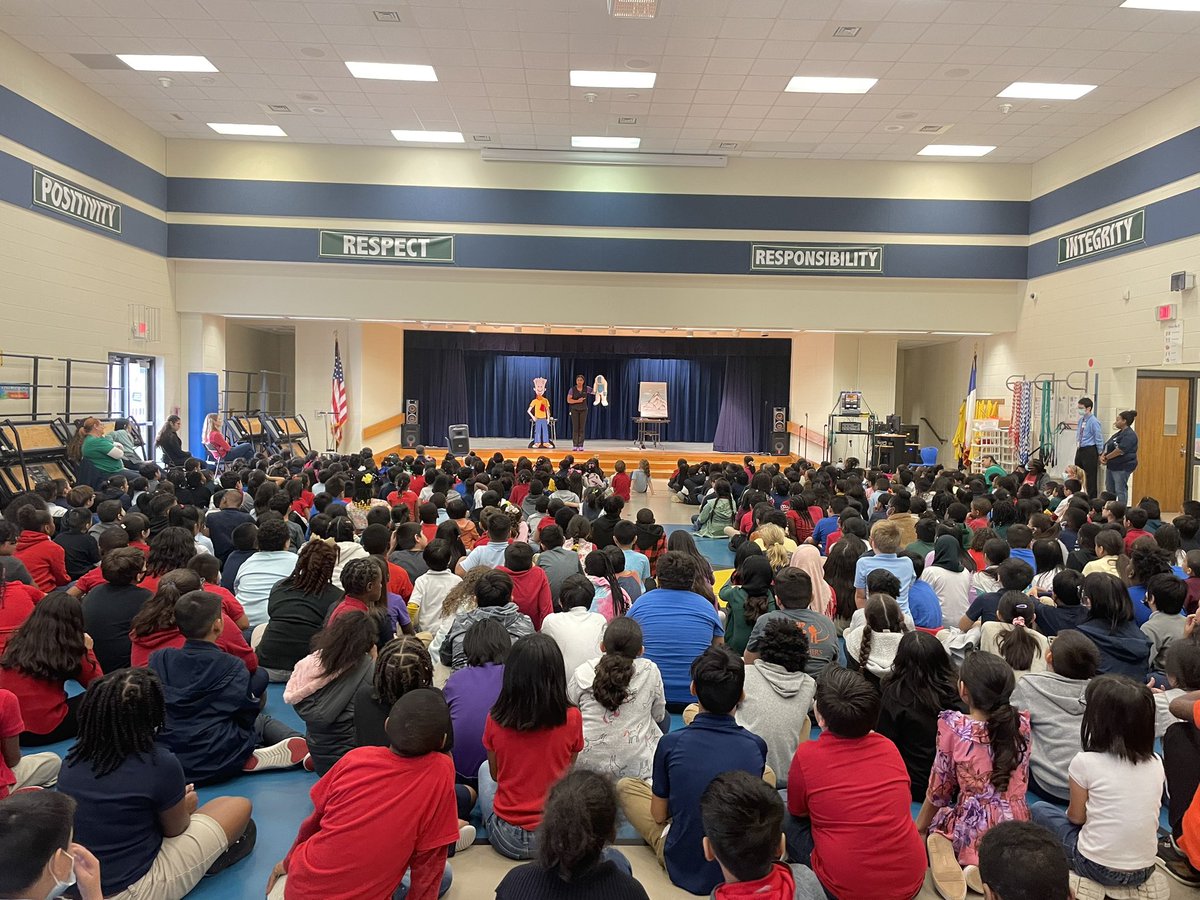 MahanayStars's tweet photo. We had the NED Show at Mahanay on Friday! NED talked about the Power of YET and staying positive with a growth mindset! Yo-yos will be sold until Tuesday the 13th! #LetsFly2223 @STAARCounselor @AliefCounseling https://t.co/ugd9363oZc