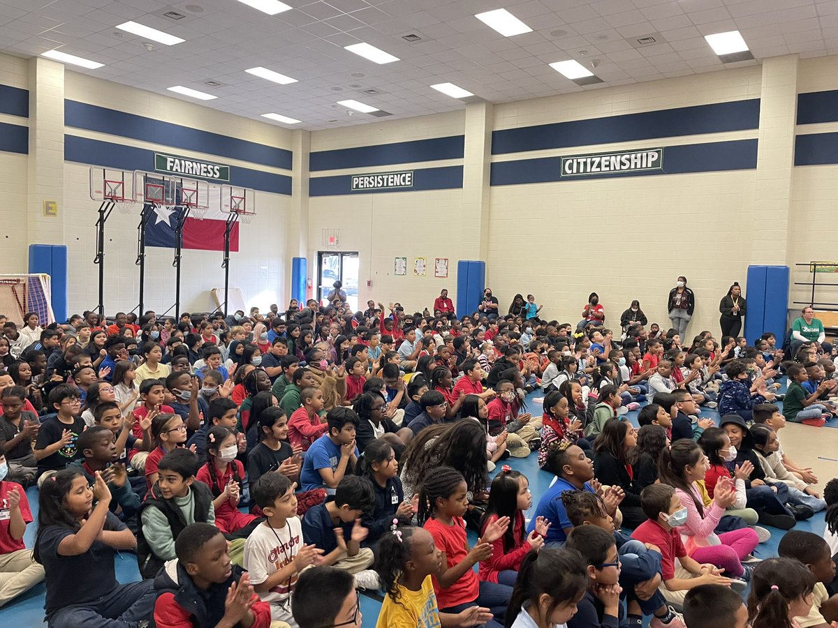 MahanayStars's tweet photo. We had the NED Show at Mahanay on Friday! NED talked about the Power of YET and staying positive with a growth mindset! Yo-yos will be sold until Tuesday the 13th! #LetsFly2223 @STAARCounselor @AliefCounseling https://t.co/ugd9363oZc