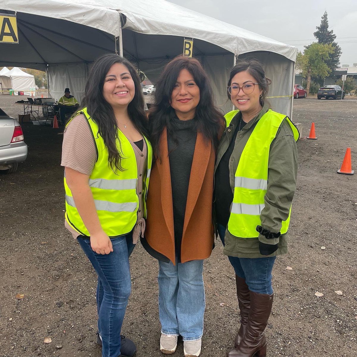 A truly special thing about the emPOWER program is that it joins community based organizations across the state of CA, allowing them to connect share ideas &amp; learn from each other🙌

The team was so pleased to meet up w/<a href="/RedeemerCP/">Redeemer Community Partnership</a> at <a href="/ValleyCAN/">Valley CAN</a> smog repair event in Bakersfield!