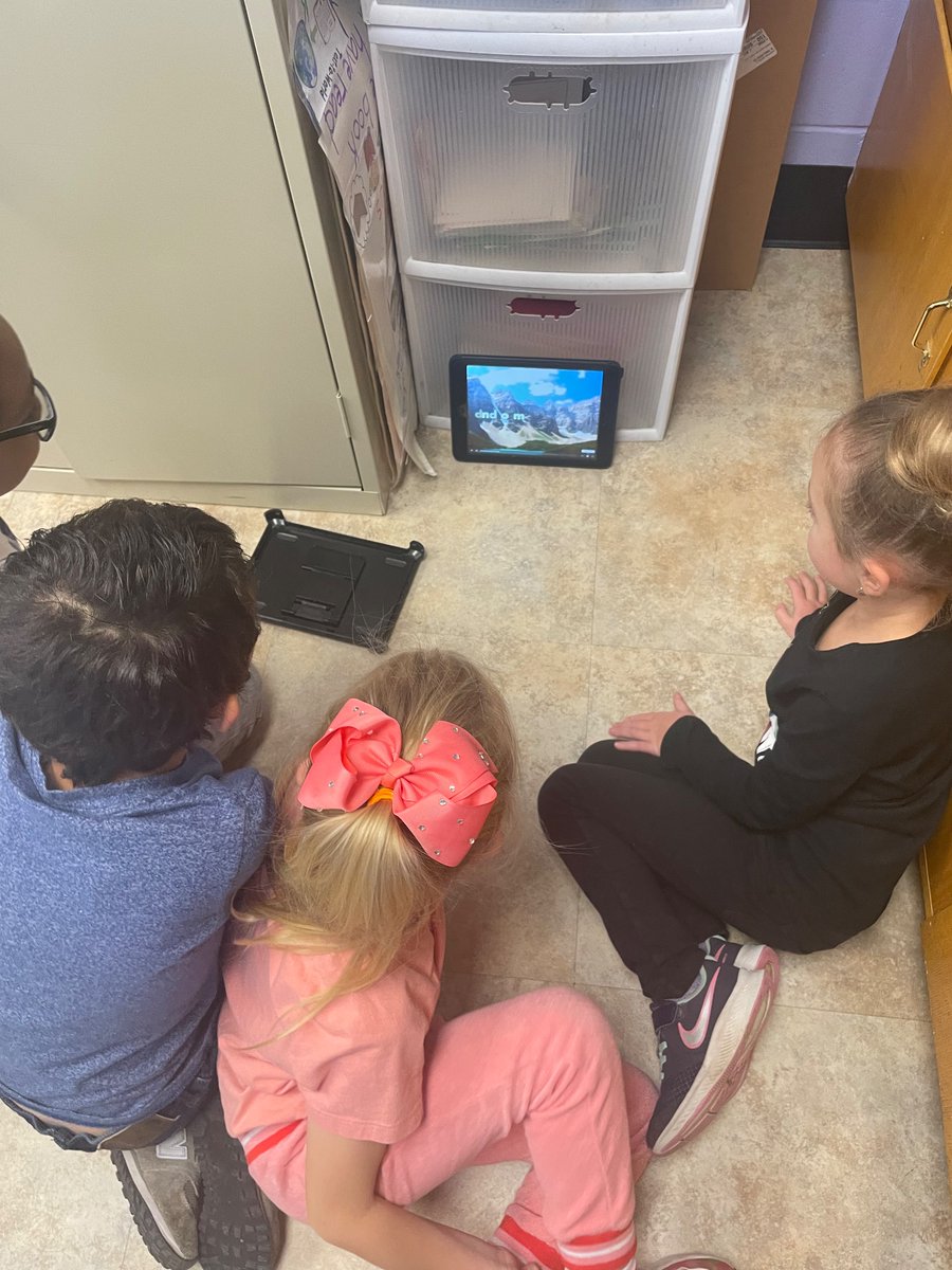 MissBauer9's tweet photo. Each group read/watched something different about landforms and why they are important to our suburban community, but they all had the same main idea! 💡 @misscastello1 #Mineolaproud https://t.co/xrmubo2Xe6
