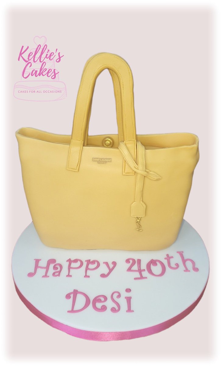 Kelliescakes1's tweet photo. If you can't get the real thing - then a replica in cake will have to do! 
Hand carved from vanilla cake,  all edible details too. #thesugarpaste #cakebaker #saracino  #gantshill #vanillacake #designerbagcake #designerhandbagcake https://t.co/tRcJIj2zgP