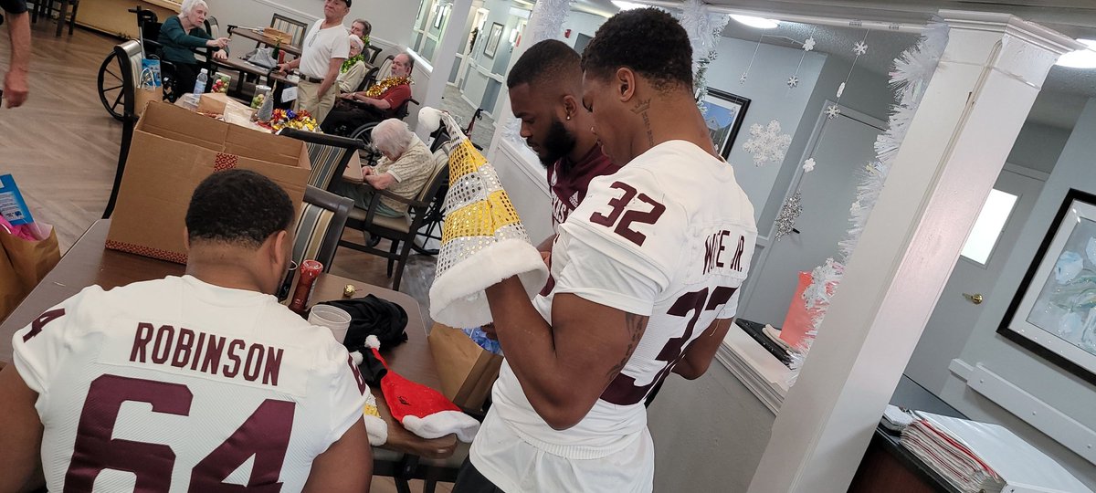 KarenKeyLargo's tweet photo. Ainias Smith
Layden Robinson
Andre White
Yulkeith Brown
Jalen Preston
Chris Russell went to the Asst Living facility in College Station. Ainias bought craft things to decorate their doors, make Christmas hats etc. Nobody asked them to.  Just our young men bringing smiles. Gig'em https://t.co/HEdBSMvHv6