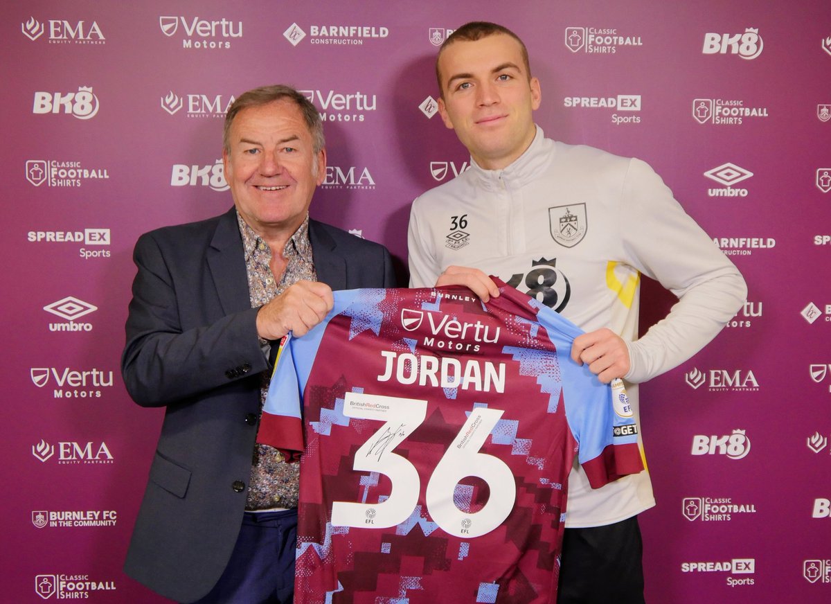 Absolute pleasure to meet Jordan last Friday, such a cool guy. Hope he can stay to be a long term claret 💜 Exciting times at the Turf. utc