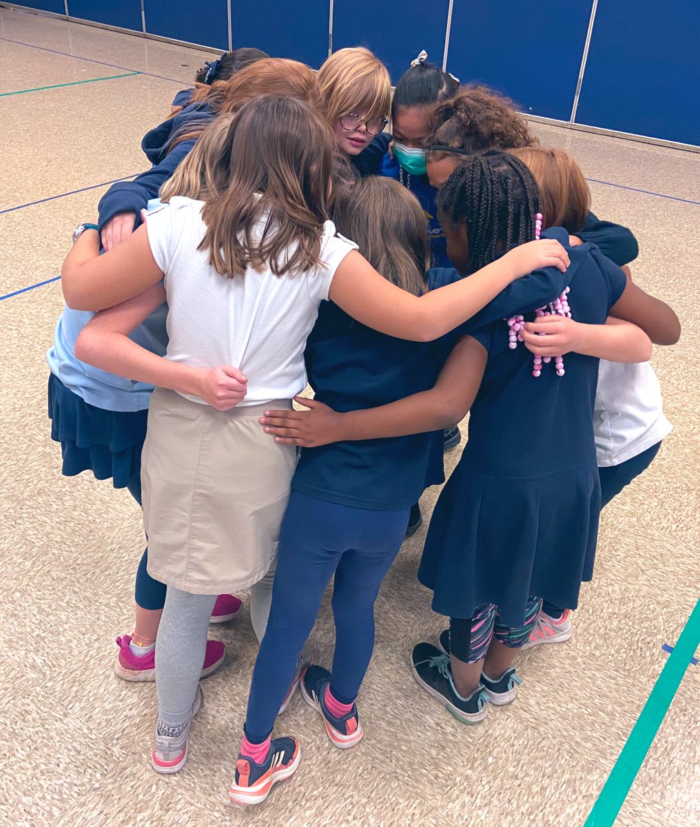 Our <a href="/chenowethes/">Chenoweth Elementary</a> Chargers 🐴 learning and working together to accomplish our goals! One Mission 💙One Vision 💙 One Team 💙 #CESLeadtheCharge #JCPSHPE