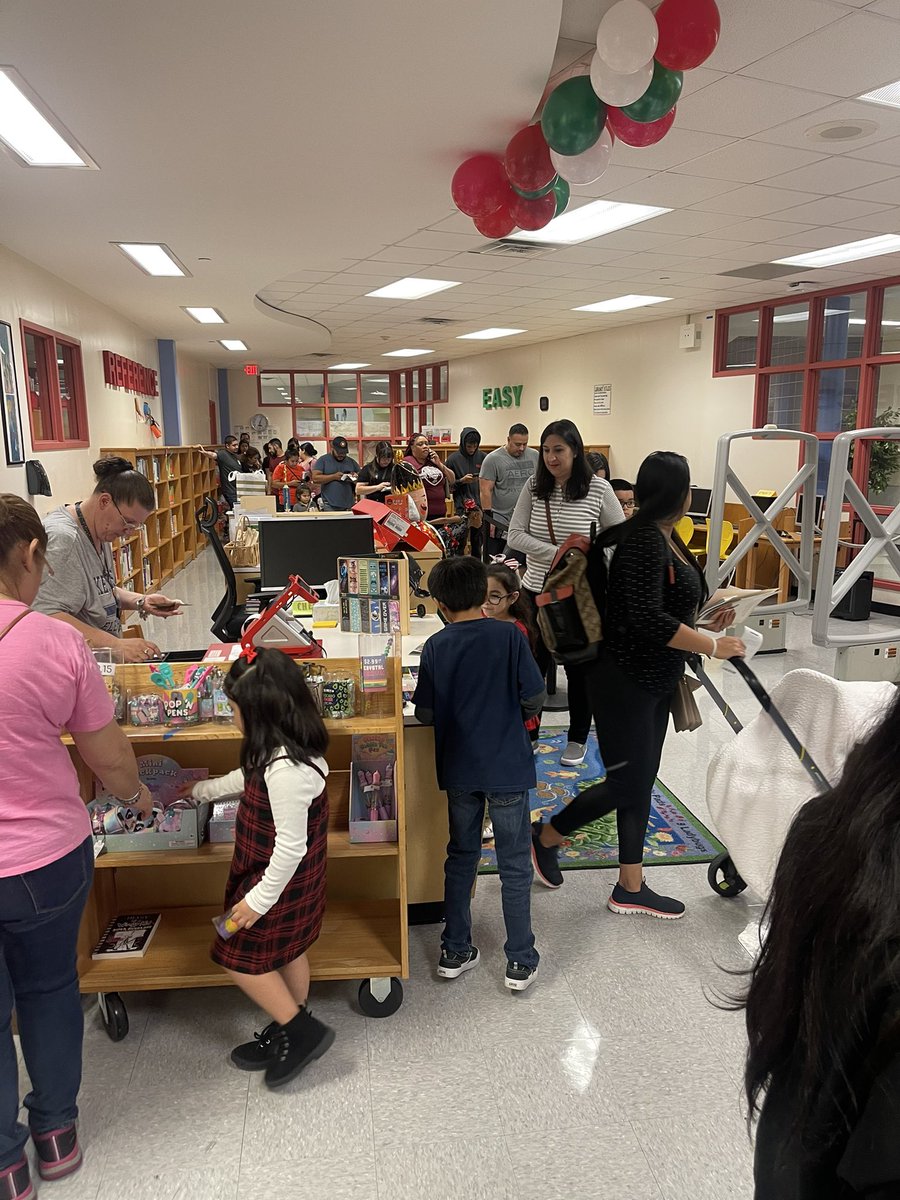 vanessagnarvaez's tweet photo. The Scholastic Book Fair is in full swing at @KetelsenElem! 📚 https://t.co/puKigcETbT