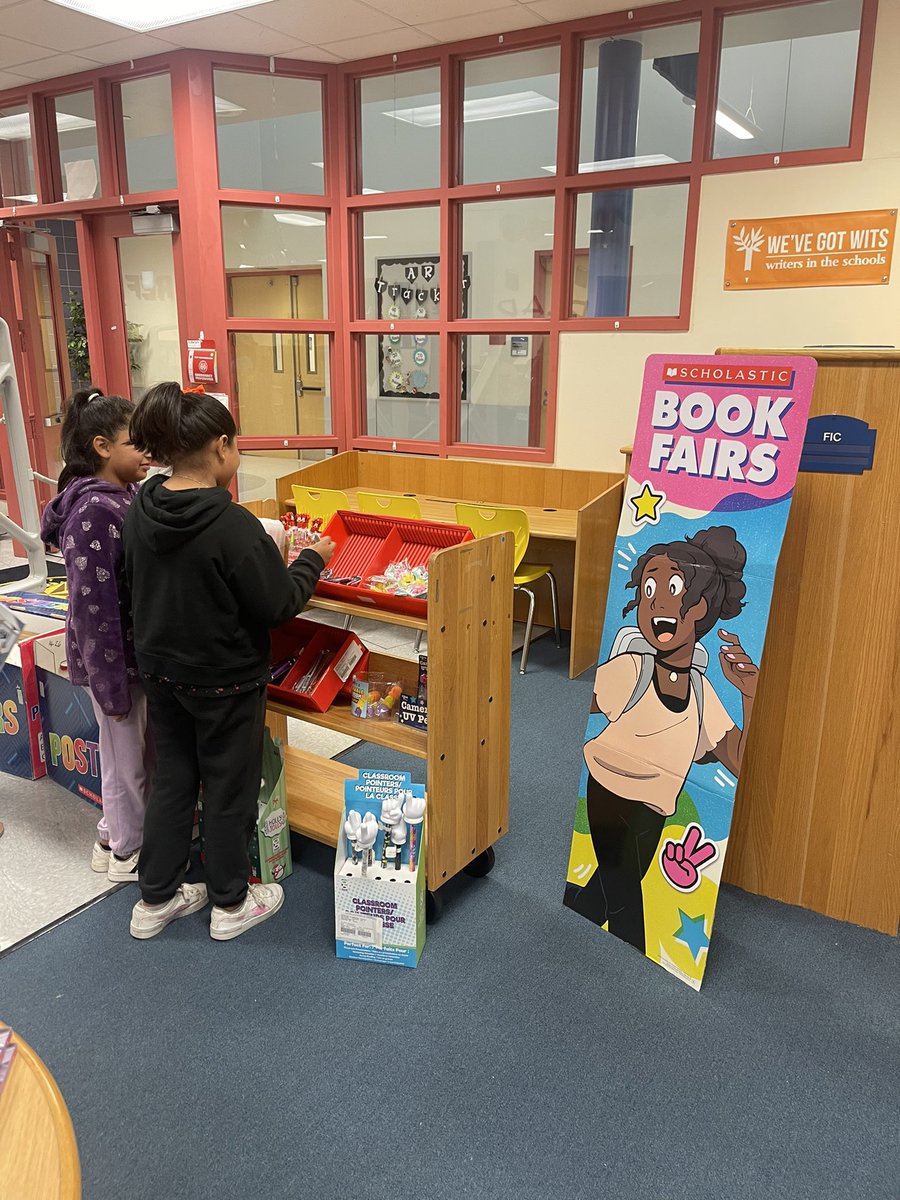 vanessagnarvaez's tweet photo. The Scholastic Book Fair is in full swing at @KetelsenElem! 📚 https://t.co/puKigcETbT