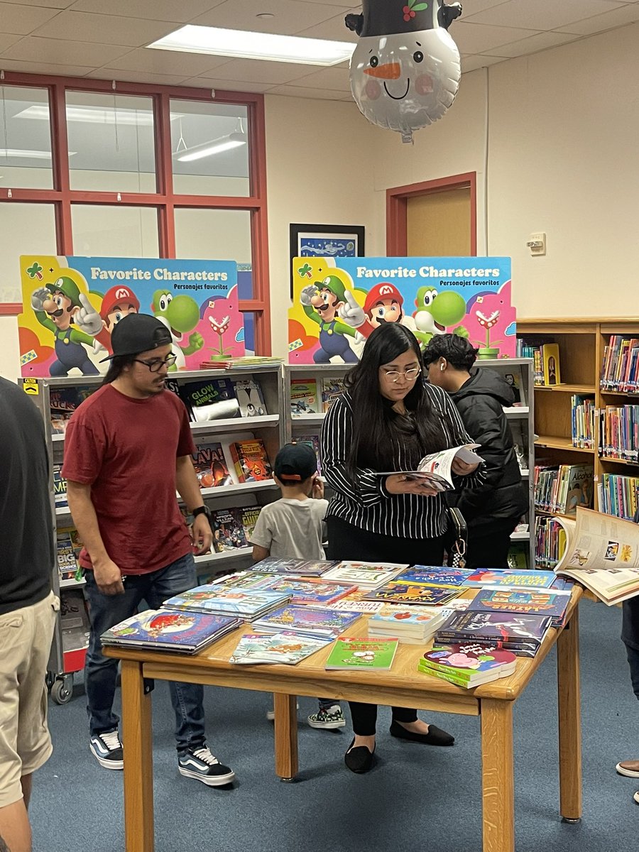 vanessagnarvaez's tweet photo. The Scholastic Book Fair is in full swing at @KetelsenElem! 📚 https://t.co/puKigcETbT