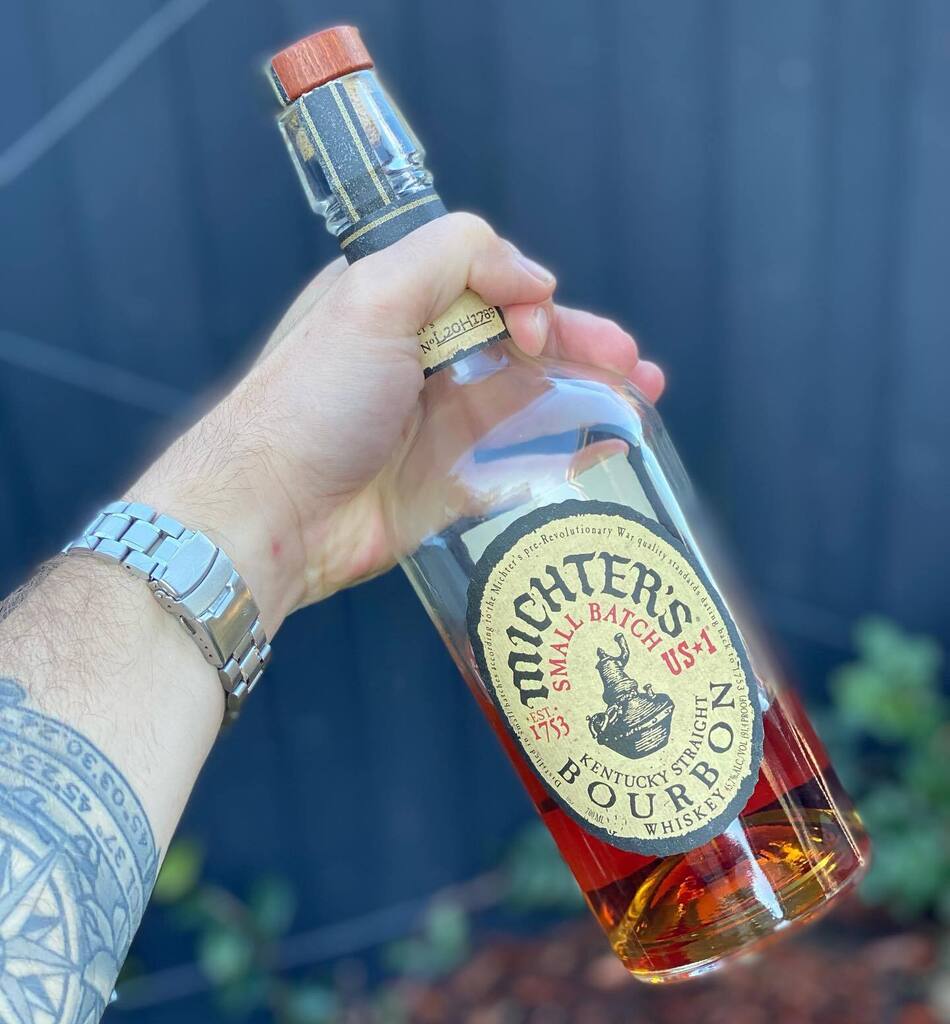 Sometimes you need to go back to an old favourite. 

Michters Small Batch Bourbon. A classic.

#bourbon #bourbonwhiskey #whiskey #whisky #michtersbourbon #smallbatch #whiskeygram #madeinkentucky #bourbonthieves #michtersmonday #keephusslin #michtersdisti… instagr.am/p/Cl1_U-hystU/