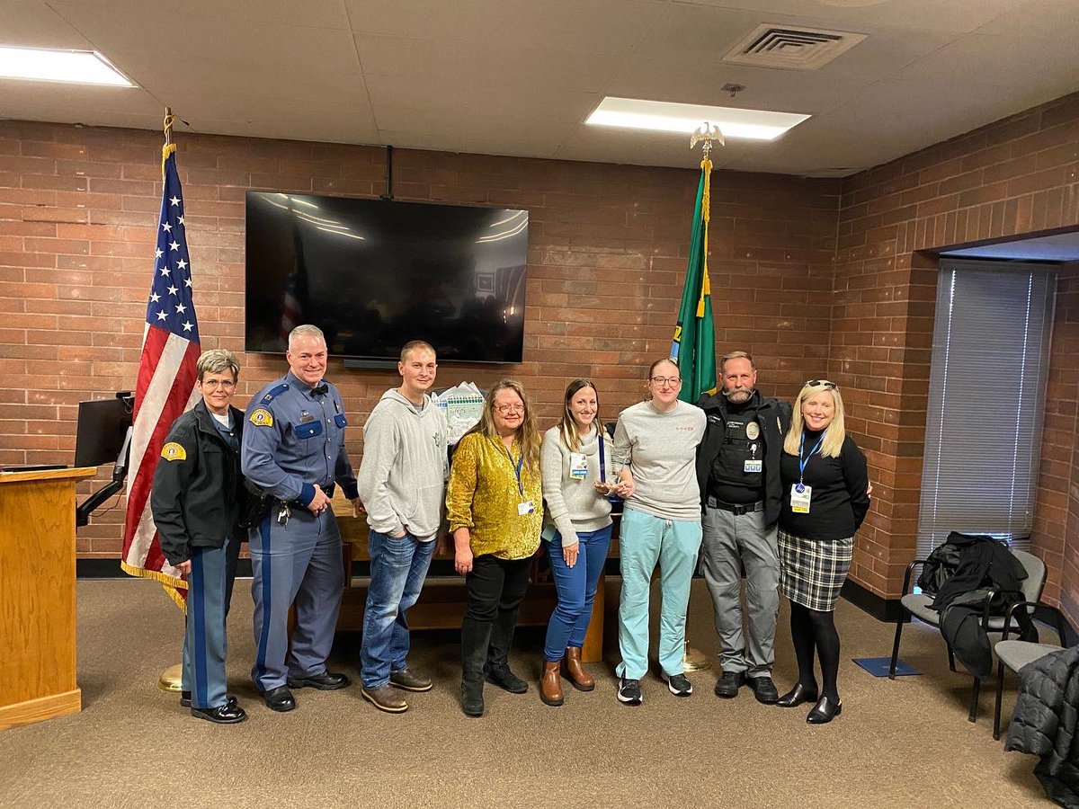 wspd3pio's tweet photo. We finally got a chance to get everyone together and thank the hospital staff and 911 operators that helped save Trooper Dean Atkinson’s life after being shot on September 22nd in Walla Walla. 

Thank you again from our WSP family!! @wastatepatrol https://t.co/yd5KF0jCuj
