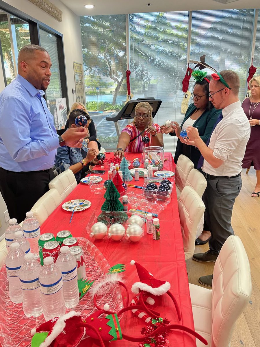 ⭐️ Glad to have the @katigernation Tennessee leadership team stop by the NEI office today to #DeckTheHalls and make ornaments for our tree. This is how we do it in Florida. #team #lworkingtogether 🎄❄️