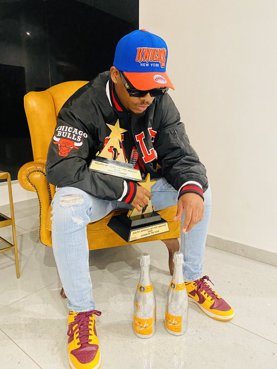 ThatoSaul's tweet photo. Officially a 2-time award winning artist.

Best Freshman 2022
Album Of The Year 2022

Thank you for al your support. I appreciate you all 🏆🏆 https://t.co/wZmf16ePaK