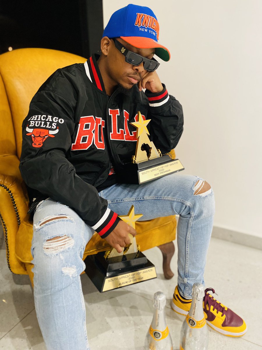 ThatoSaul's tweet photo. Officially a 2-time award winning artist.

Best Freshman 2022
Album Of The Year 2022

Thank you for al your support. I appreciate you all 🏆🏆 https://t.co/wZmf16ePaK