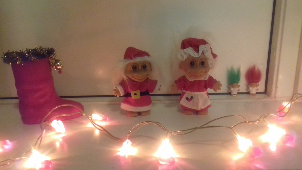 siobhanx3's tweet photo. #StNicholasDay traditions include leaving treats in shoes:
My #homedecor shows I still treasure my childhood #Memories for #SaintNicholasDay!
1) my original #Santa #troll dolls
2) my childhood of living in #Hungary - #Hungarian bootie being filled with #chocolate!
#StNicholas https://t.co/hDJohO2Si2
