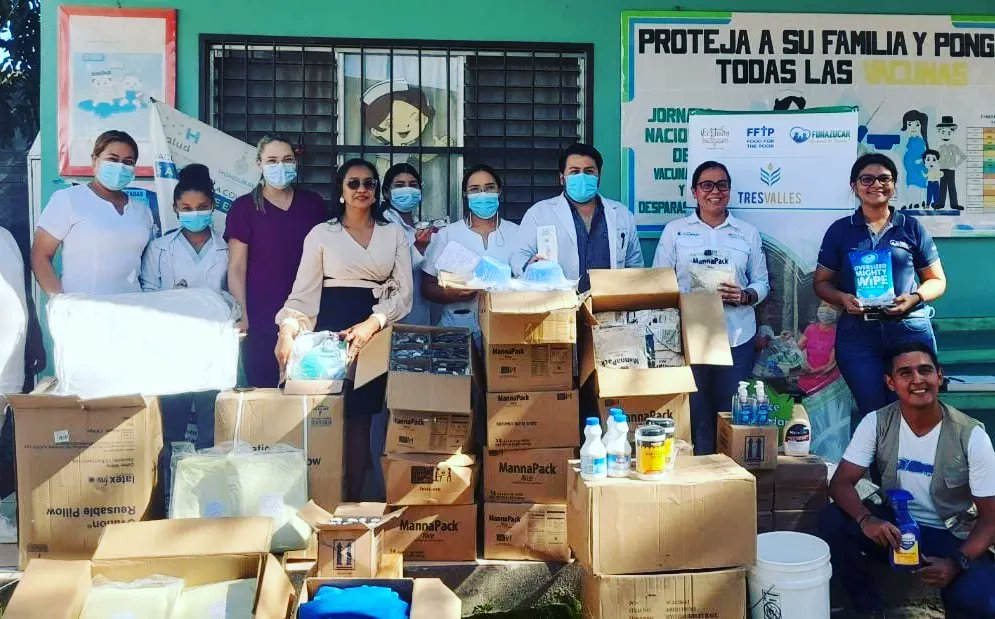 Azucarera Tres Valles y Cepudo FFTP al Centro de Salud el Zarzal, Cantarranas y Centro Integral de Salud en Talanga, para donar insumos médicos y entregar paquetes de alimentos para pacientes.
#Funazucar
#SomosDonaciones
#AzucarerosdeHonduras
#DulceSolidaridad
#SomosComunidades