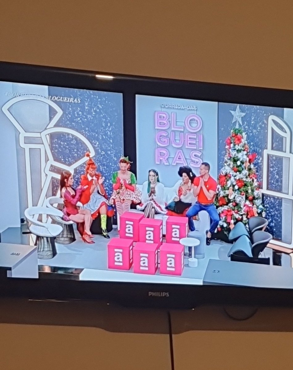 ThibesGu's tweet photo. Influencia é vc assistir #CorridaDasBlogueiras #CDB4 com seus irmãos
Feliz natal né, @DivaDepressao https://t.co/OtQKxuYNMD