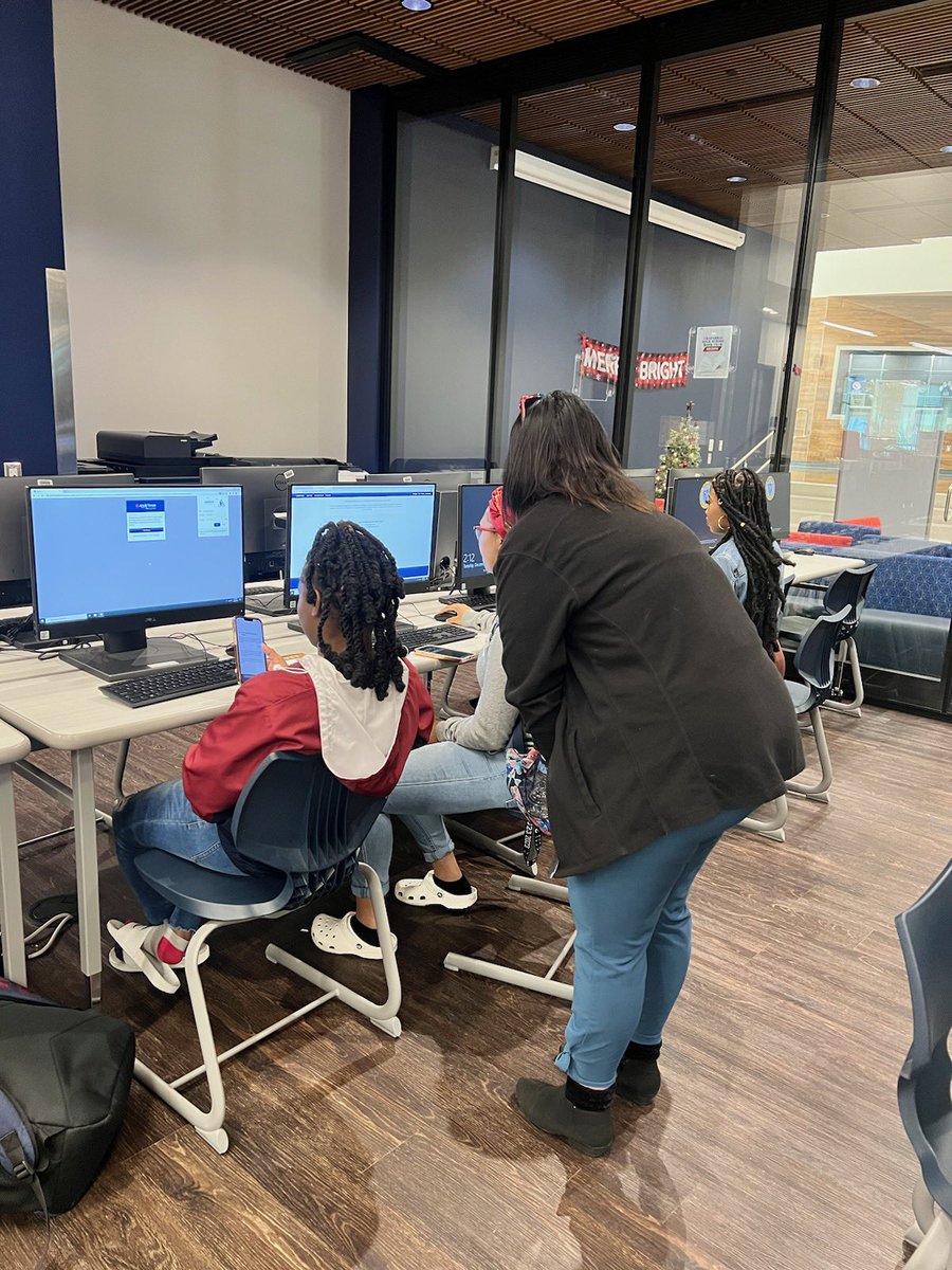 Bobcat Seniors applied to Texas A&amp;M San Antonio for on the spot campus admission decisions! Go Bobcats! 🐾 #collegeready #tamusa #PawsUp