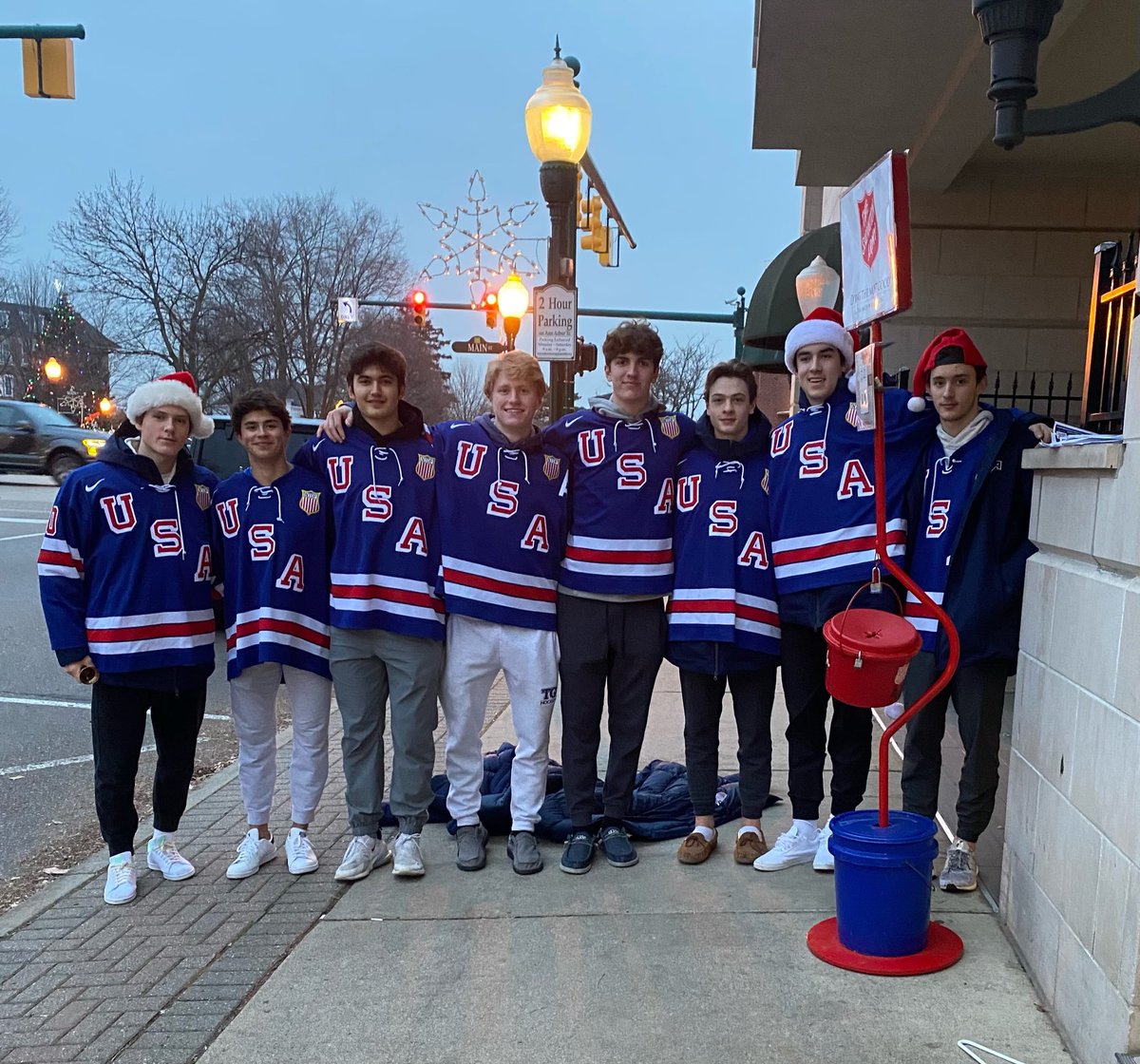 USAHockeyNTDP's tweet photo. Our players had a great time ringing bells for the @SalvationArmyUS tonight. Thanks to everyone who donated! 🔔

Don’t forget about Saturday’s teddy bear toss where all teddy bears will be donated to Salvation Army after the toss!

🎟️ ➡️ https://t.co/gKbUbB1EnD https://t.co/RUJfIGH8hc