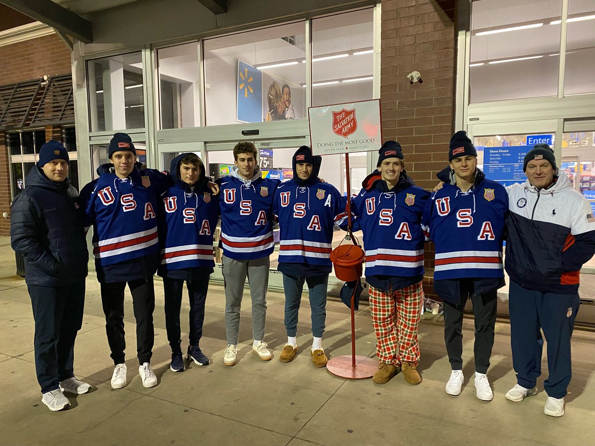 USAHockeyNTDP's tweet photo. Our players had a great time ringing bells for the @SalvationArmyUS tonight. Thanks to everyone who donated! 🔔

Don’t forget about Saturday’s teddy bear toss where all teddy bears will be donated to Salvation Army after the toss!

🎟️ ➡️ https://t.co/gKbUbB1EnD https://t.co/RUJfIGH8hc