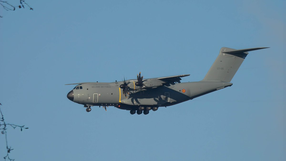 EHEH_Spotter's tweet photo. 🇺🇸 National Airlines Boeing 747 N729CA as flight #NCR822 approach runway 21 @ EHEH
🇧🇪 Belgian Air Force Airbus A400M-180 CT-05 as flight #BAF670 approach runway 21 @ EHEH
#NLspot #B747 #A400 https://t.co/1Wc76UdT5z