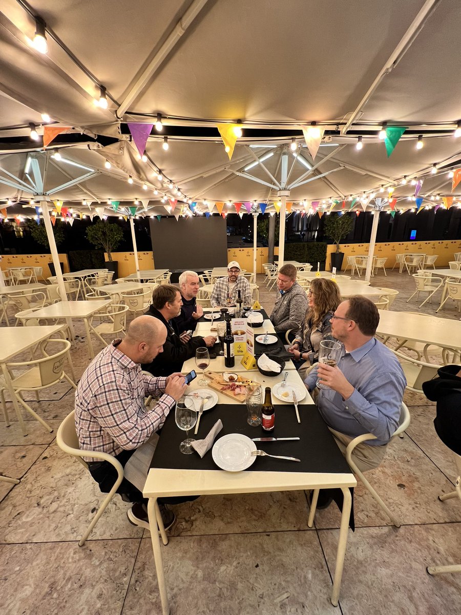 At the beer museum with <a href="/NicoAStein/">@nicoa.bsky.social</a> <a href="/dustinplank/">Dustin Plank</a> <a href="/mattheldstab/">Matt Heldstab</a> <a href="/VPaulCB/">Paul Berndt</a> <a href="/bfd_diplomacy/">Dave Simpson</a> <a href="/butch7903/">Russell Hamker (@butch7903@vmst.io)</a> <a href="/damaccammon/">Dawn A. Thomas</a> <a href="/MyVMUG/">VMware User Group</a> 

 #VMUGLeaderSummit2022