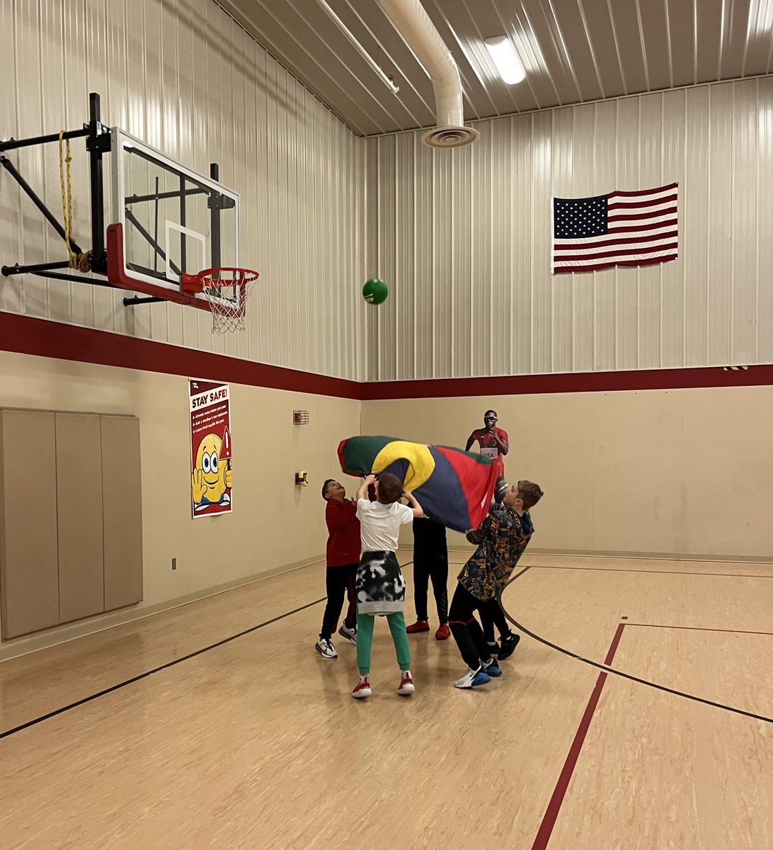 PeMissv's tweet photo. Parachute Week = The BEST Week! This Mini Parachute Basketball Hoop Challenge was a great way to incorporate teamwork! So far I’ve only had one group make a shot - who will be next? #centralcassND #SquirrelsES #physed #parachute #teamwork https://t.co/xjIbiVZvQY