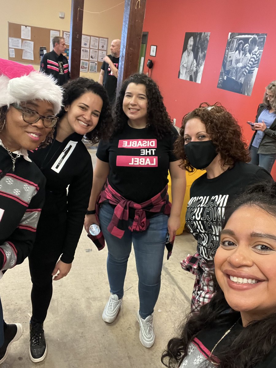 tonyabird0610's tweet photo. Our DCVA D,E,&amp;I chapter volunteered @FeedMoreInc and packed 1000 bags of food! What an incredible opportunity to serve learn more about our community! @tmobilecareers Thank you for organizing @Melissa_D33 @jeafig https://t.co/5pC5qdQRHL