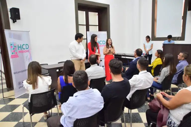 concejosenred's tweet photo. #legislaturasconectadas #hcdposadas
➡️ GRATO RECONOCIMIENTO A LOS AGENTES DEL HCD QUE FINALIZARON SUS ESTUDIOS SECUNDARIOS
📲Más información: https://t.co/mD0BsJXOw9
#legislaturas #parlamentos #redpodereslegislativos #concejosenred #misiones https://t.co/PKLSqEO8qH