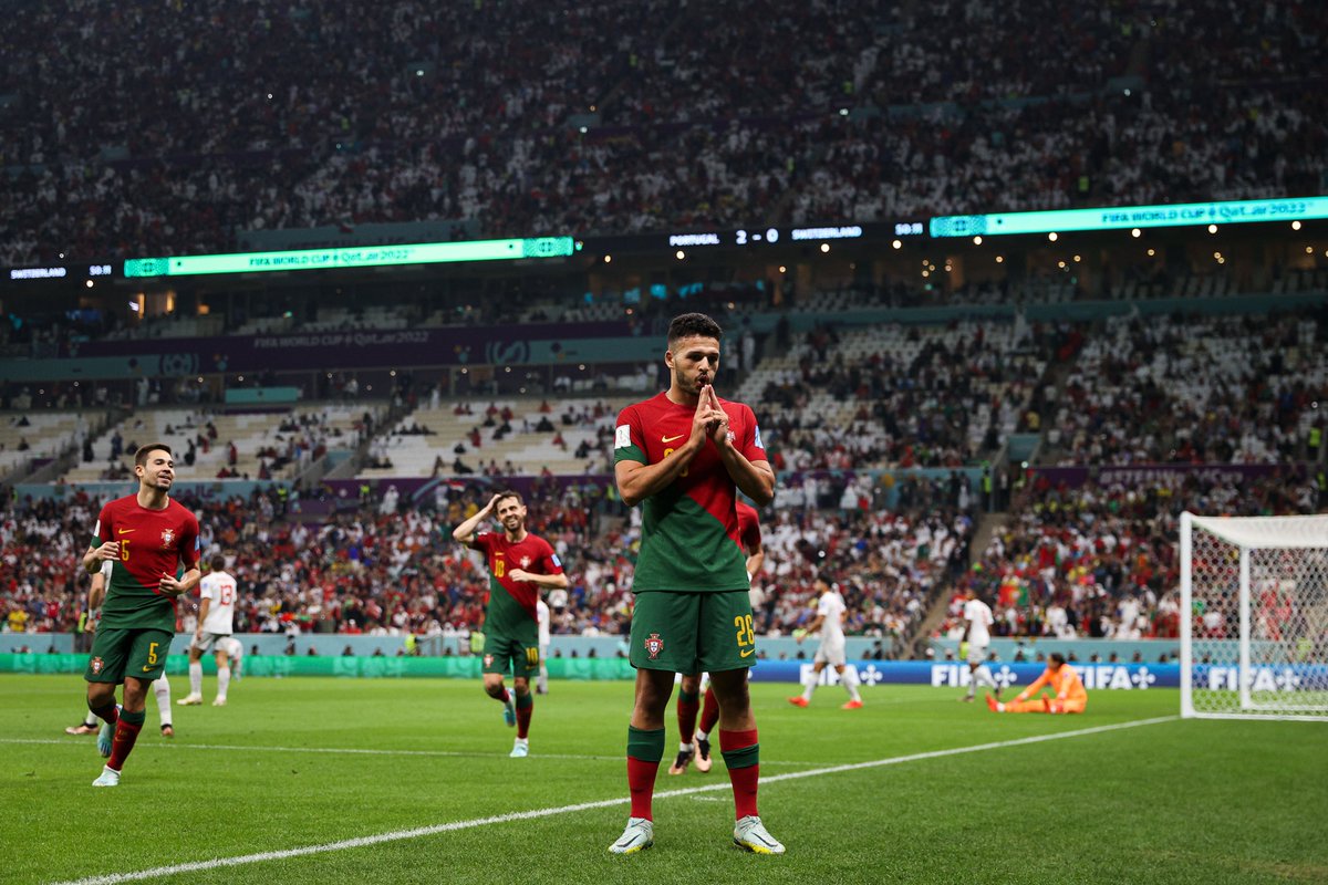 selecaoportugal's tweet photo. Uma noite para não esquecer! 😍🇵🇹 #VesteABandeira

A night to remember! 😍🇵🇹 #WearTheFlag #FIFAWorldCup https://t.co/9yU8euy4f8